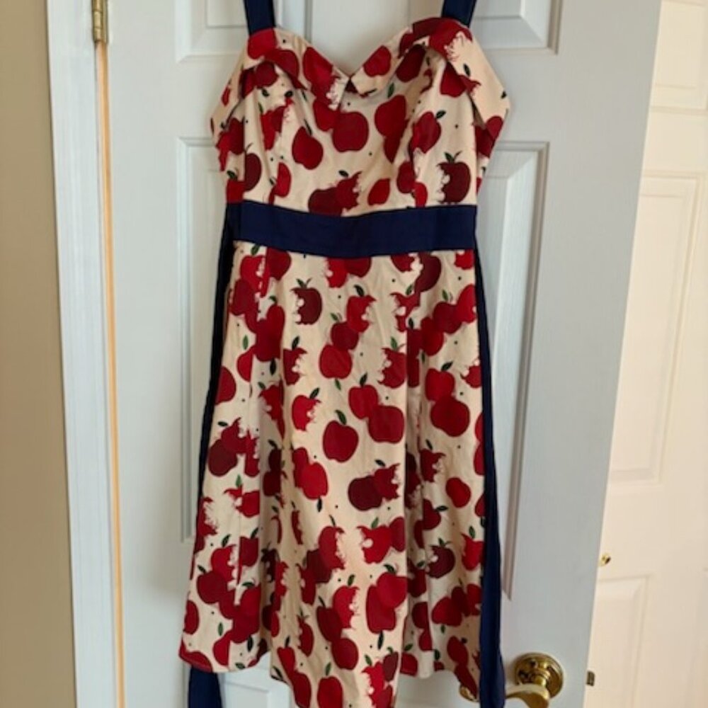 Disney Parks Snow White Poison Apple Dress Seven Dwarfs Size Large RARE - Picture 2 of 13